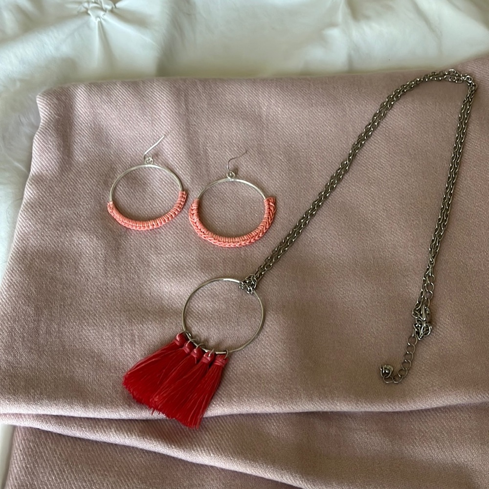 Necklace and earring set